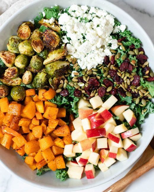 Simple Kale and Romaine Salad • Daisybeet