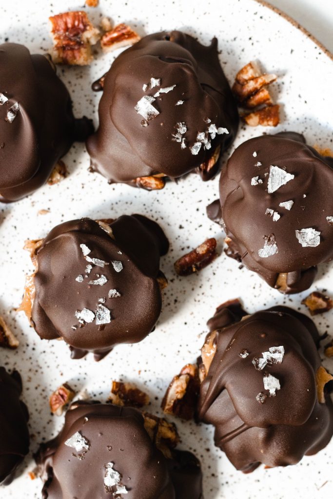 Vegan Freezer Pecan Turtles with Date Caramel - Daisybeet