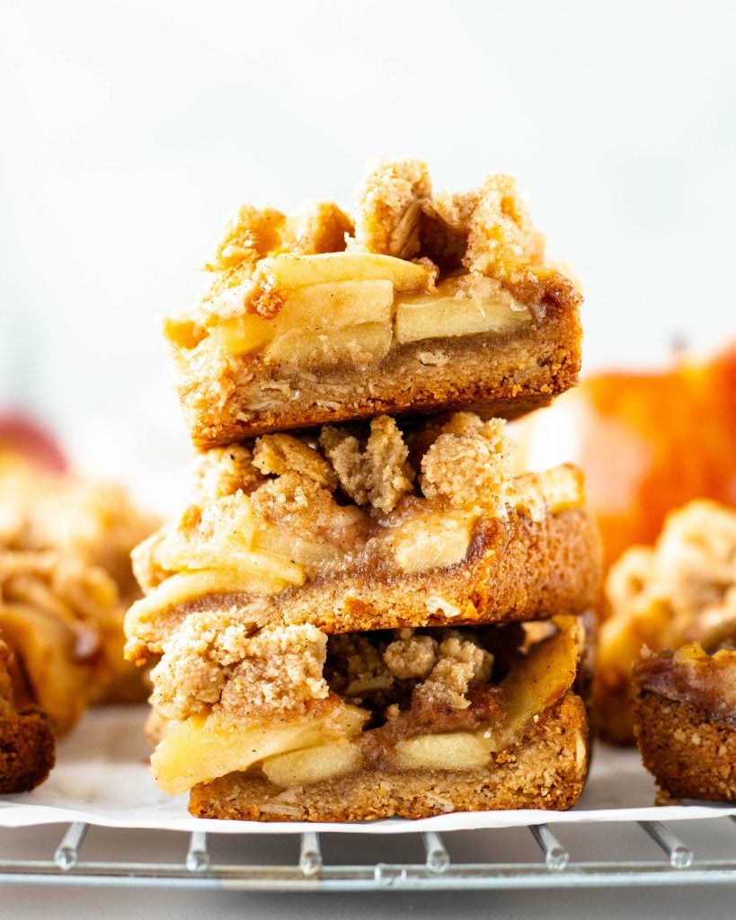 Apple Pie Bars with Streusel Topping (Gluten Free) - Daisybeet