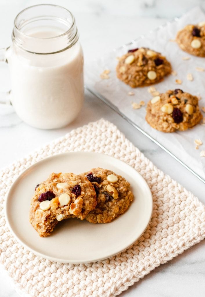 Cranberry White Chocolate Oatmeal Cookies with Walnuts - Daisybeet