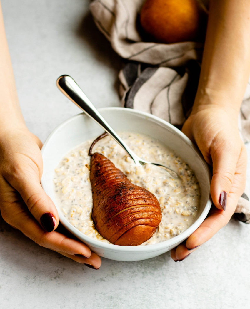 bowl of pear overnight oats