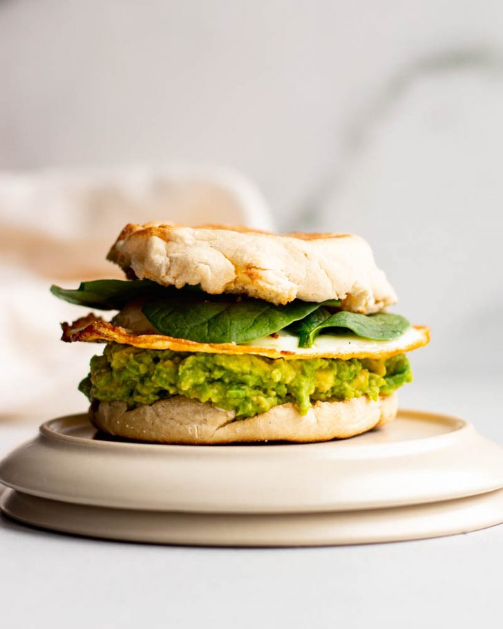 10-Minute Avocado Egg Sandwich • Daisybeet