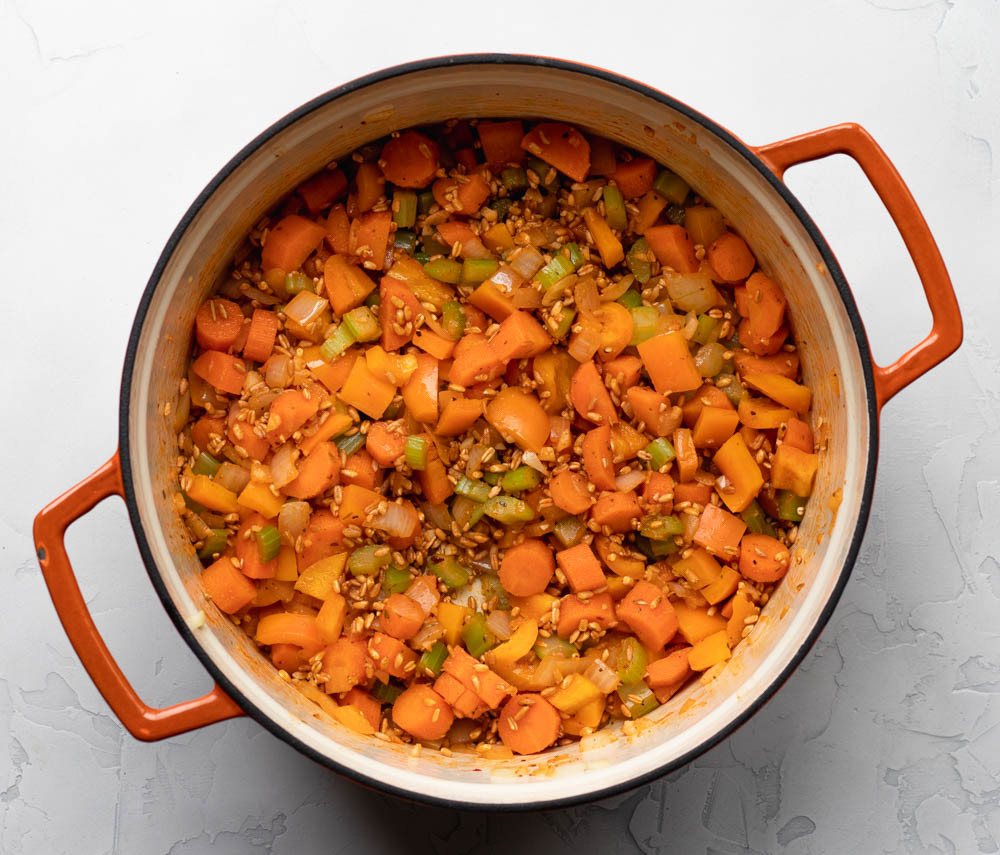 One Pot Farro and Vegetable Soup with Chickpeas • Daisybeet