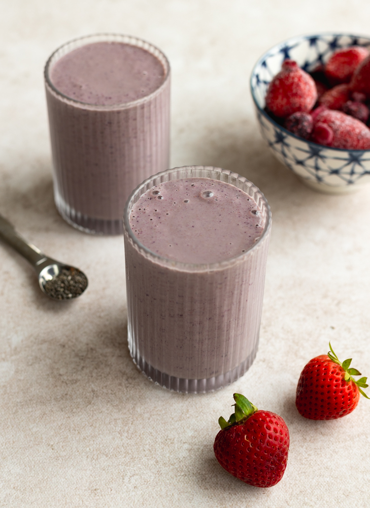 Protein-Packed Smoothie with Greek Yogurt and Frozen Fruit • Daisybeet