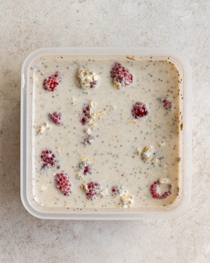 overnight oats with raspberries
