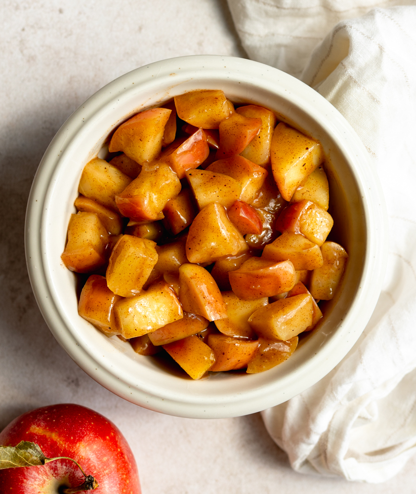 Quick & Healthy Stewed Apples with Cinnamon • Daisybeet