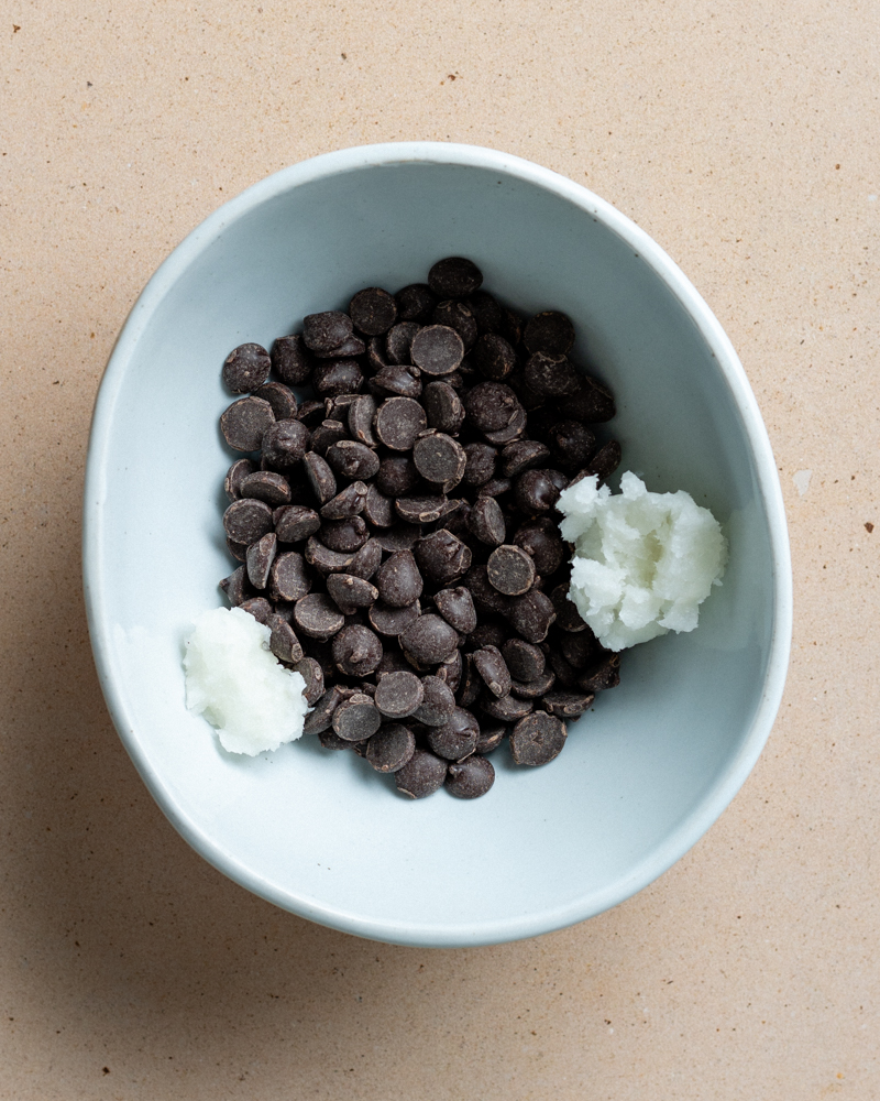 Easy Chocolate & Peanut Butter Greek Yogurt Dessert Cups • Daisybeet