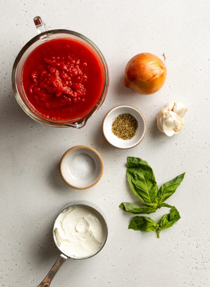 Quick & Healthy Red Pasta Sauce with Greek Yogurt • Daisybeet